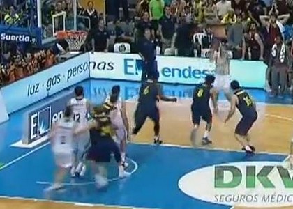 Basket, Copa del Rey: pazzesco Llull, Barcellona punito. Video